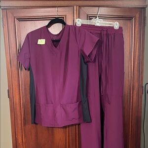 GT performance Women's Burgundy Scrub Set with Black Side Panels Top M Pants S